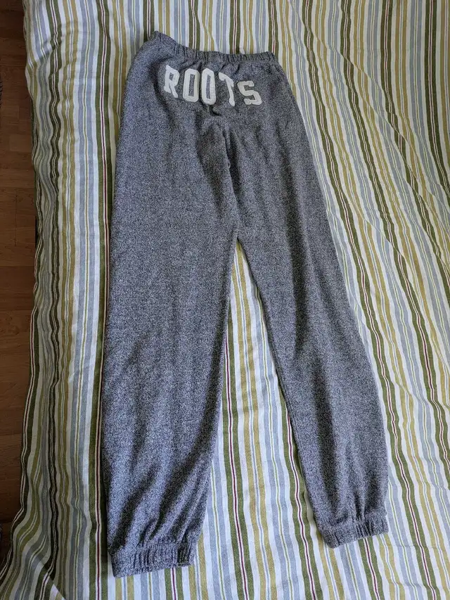 roots pants size xxs in Women's - Bottoms in Oshawa / Durham Region - Image 8