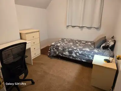 $750 Room for rent by dufferin subway station