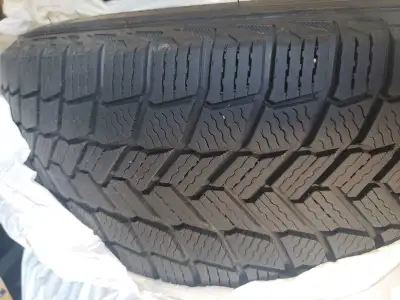 4 - 18" Michelin Winter tires on steel rims from a 2021 Cadillac XT4. Excellent condition.