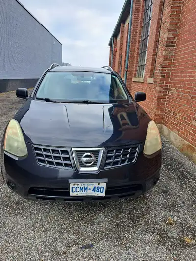 I'm selling my Nissan Rogue 2010, a compact SUV that's ready for its next adventure! This used vehic...