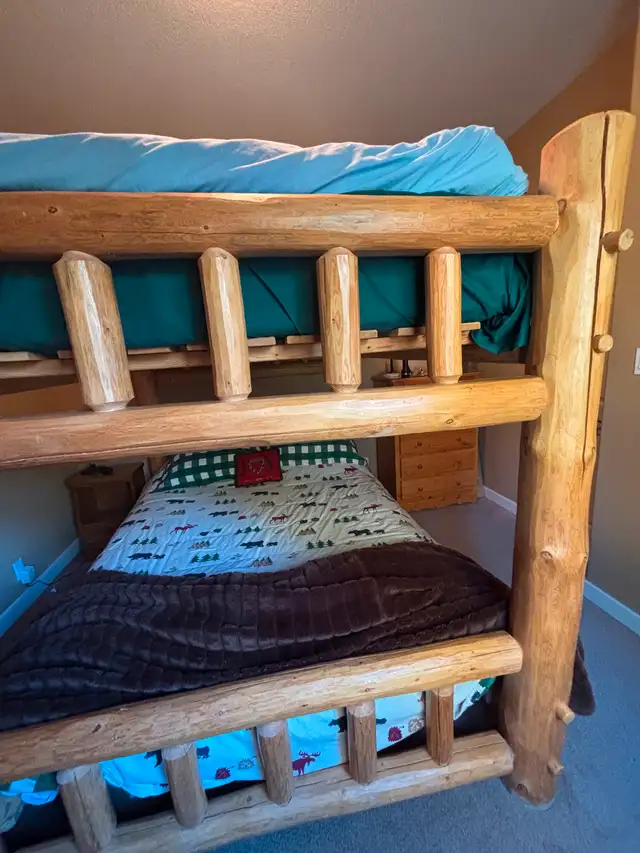 Log queen bunk bed in Beds & Mattresses in Cranbrook - Image 5