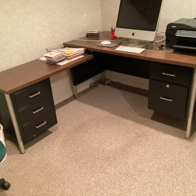 L- shaped metal desk for sale in Desks in Saskatoon - Image 2