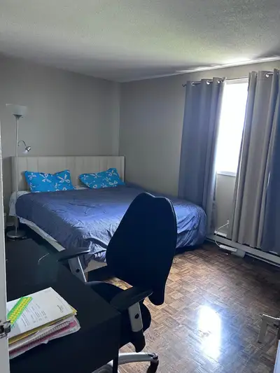 chambre à louer dans un appartement de 4 et demi