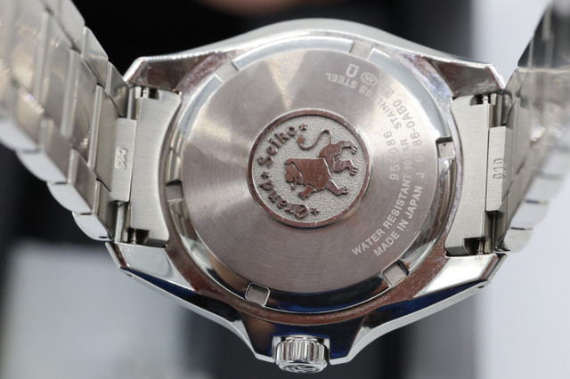 Grand Seiko Sport GMT Quartz Like New 39mm dans Bijoux et montres  à Calgary - Image 4