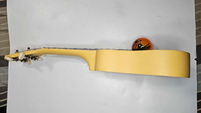 4 String ukulele (Yellow) in String in Edmonton - Image 4