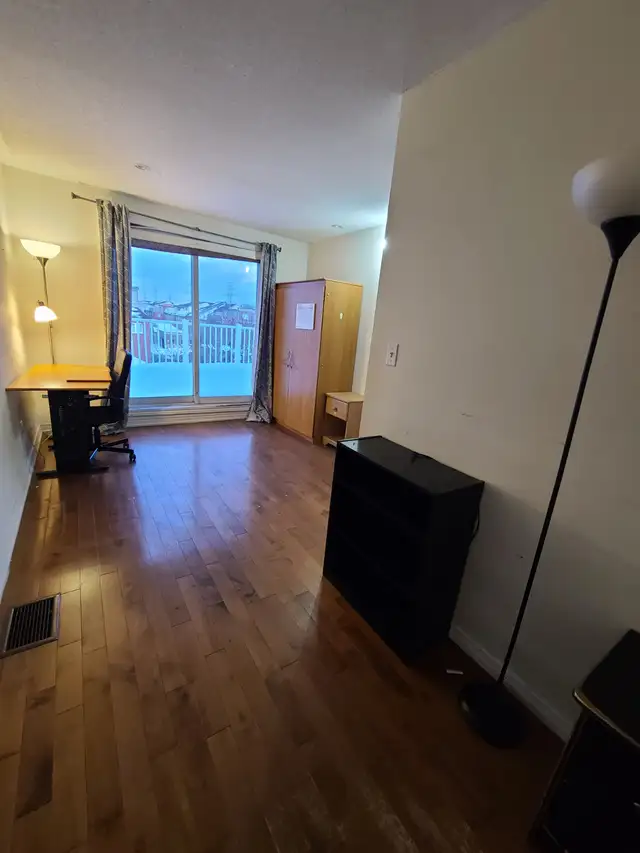 Room at York U,  Minutes Walk to Finch west subway station