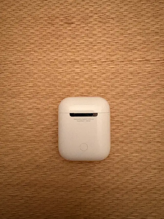 Apple Airpods2 in iPod & MP3 Accessories in Delta/Surrey/Langley - Image 2