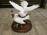 Lenox 1991 Loves Promise Porcelain Pair White Doves Figurine