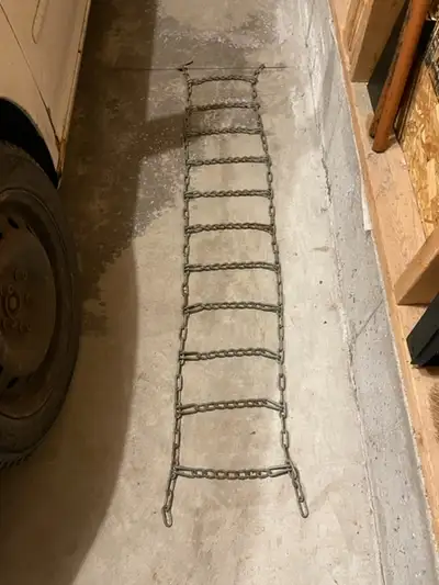 Set of two (2) used but in great shape tire chains, only one pictured. Measure 7 links, 11" wide, 45...