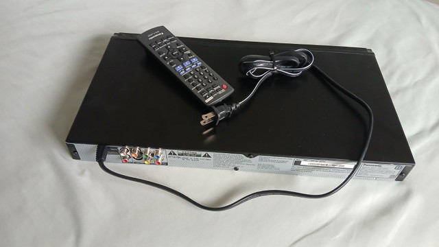 Sony BDP-S560 Blu-Ray 3D Disc / DVD Player + Remote Control in CDs, DVDs & Blu-ray in Mississauga / Peel Region - Image 3