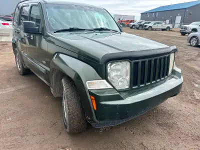 Decent little jeep Select 2nd or 4wd or 4 low Runs and drives great Everything works Mechanically so...