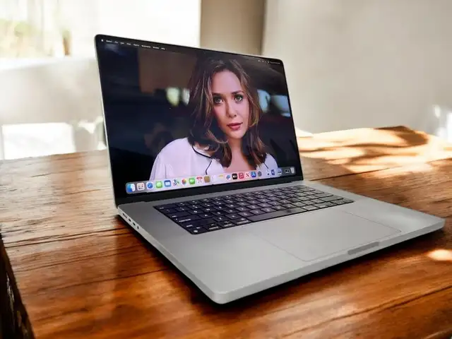 Apple Macbook Pro 16" | 2021 | M1 Pro | 16G | 1T in Laptops in Markham / York Region - Image 3