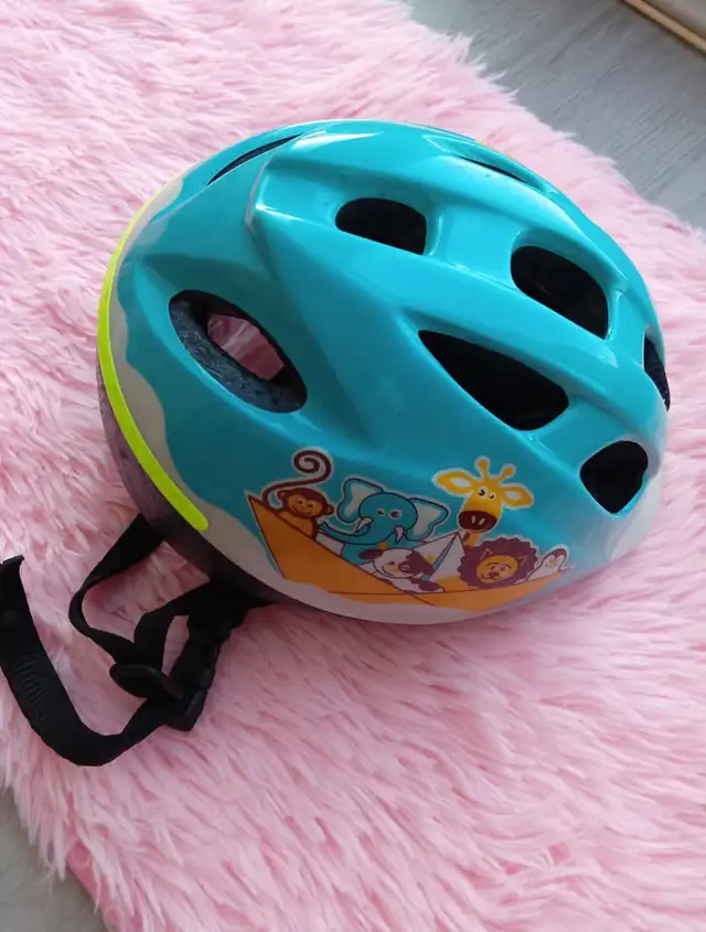 Children Bicycle + Helmet in Kids in City of Toronto - Image 4