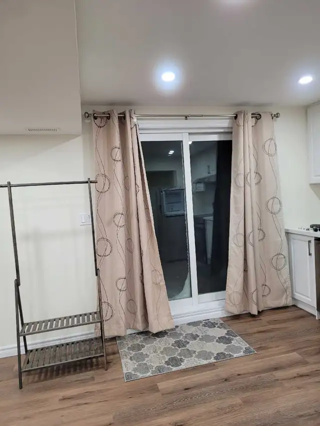 Beautiful Walkout Basement Apartment For Rent In Keswick in Long Term Rentals in Markham / York Region - Image 4