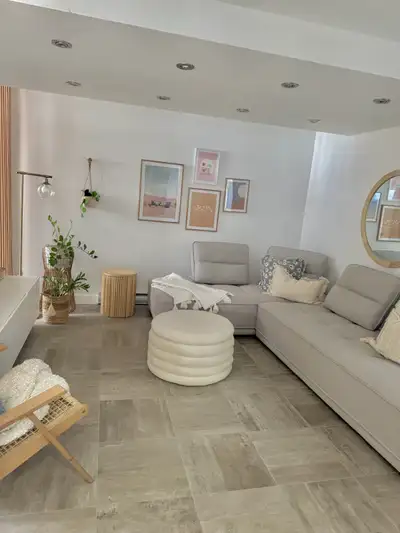 TOUT INCLUS (Chauffé, éclairé, WIFi, Helix Tv, meublé) Disponible dès maintenant. GRAND 3 ½ À LOUER...
