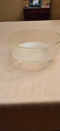 Glass serving bowl