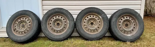 Pirelli Ice Zero 215/70R16 tires on rims in Tires & Rims in Bedford - Image 5