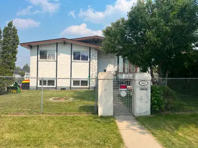 1700 sq.ft with 5 bedrooms main floor of Bilevel for $1800/month