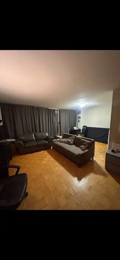 This bright 2 bedroom apartment features beautiful hardwood parquet flooring, a modern kitchen equip...
