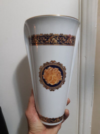 Vase Limoges Bacchus en porcelaine française