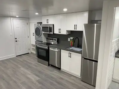 Self Contained Cozy One Bedroom Basement