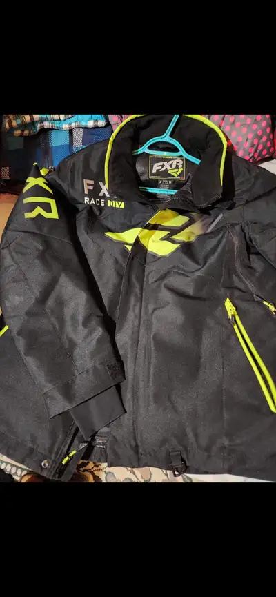 Manteau neuf xl et 2xl, View more