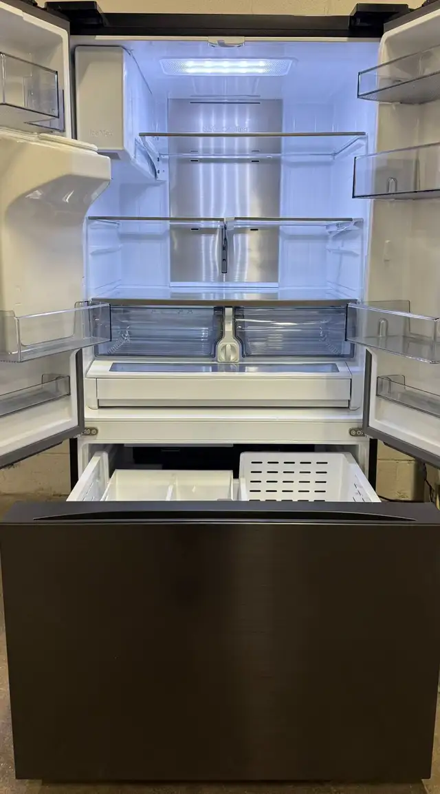 Black Stainless Steel Refrigerator 2025 “SAMSUNG” H70/W36/D35 in Refrigerators in City of Toronto - Image 3