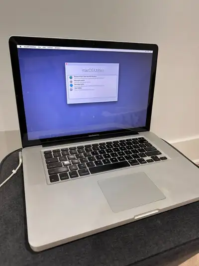 MacBook Pro - 15" - Intel Core i7 - with sleeve - MUST SELL, View more