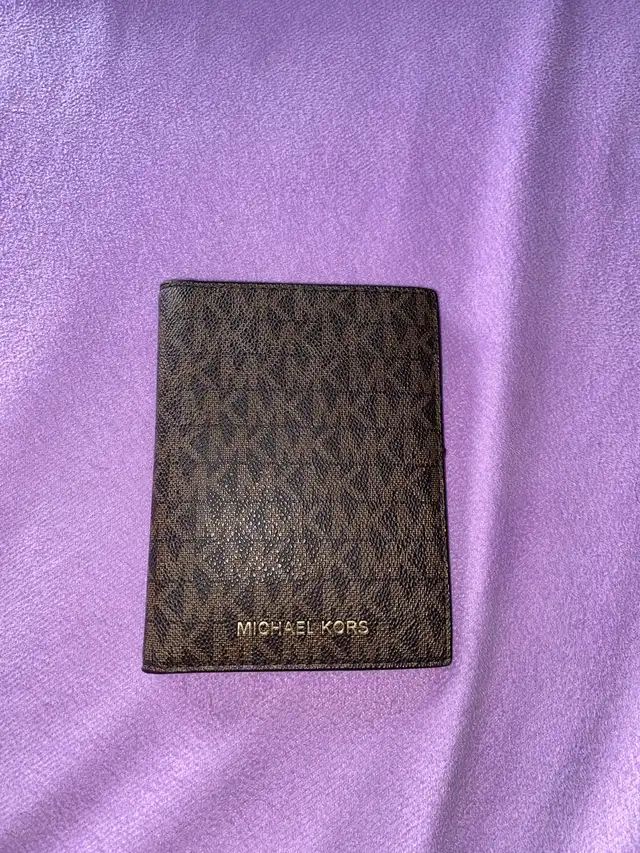 MK Passport Wallet62863270482179123