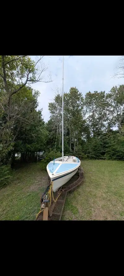CL16 Sailboat – Seaworthy, Solid, Ready to Sail Very good condition CL16. Only issues are cosmetic....