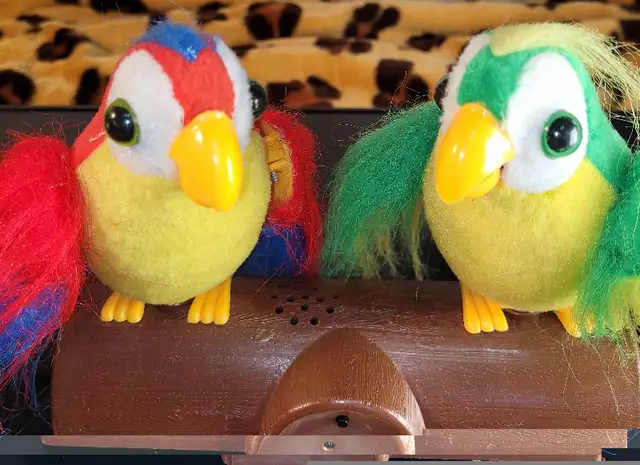 ⭐ Rare Pete The Talking Parrot And Friend (By Gemmy) in Arts & Collectibles in City of Toronto - Image 4