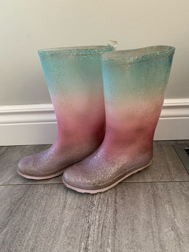 Girls rain boots size 6 in Kids & Youth in Peterborough