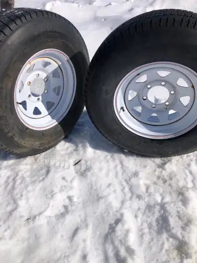 2x remorque Carlisle NEUF avec rim 5 bolts, 245/75R16, load range D, $300 2x Michelin LTX 265/70R17,...