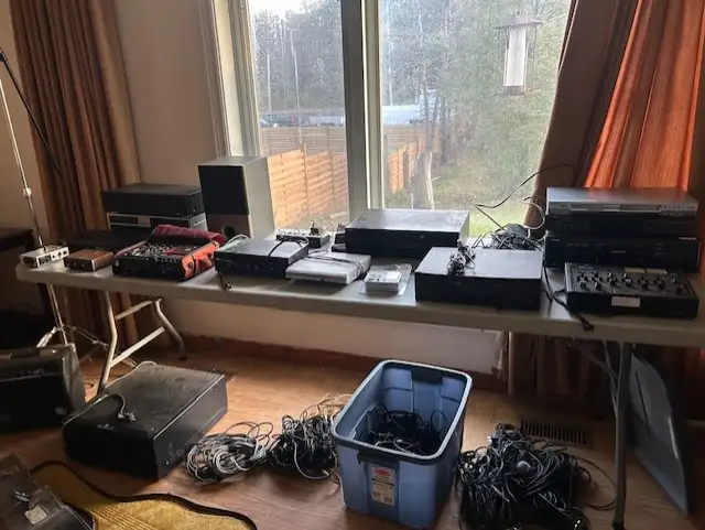 Older Music Equipment, Mixers, Speakers and More in Amps & Pedals in Markham / York Region - Image 9