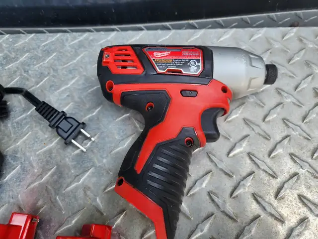 Milwaukee Tool M12 12-Volt Lithium-Ion Cordless 1/4" Hex Screw in Power Tools in Windsor Region - Image 8