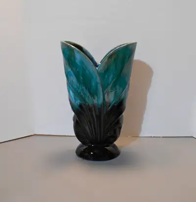 Large Blue Mountain Pottery Open Leaf Vase - Hallmarked Beautiful BMP vase in an unusual design. Mea...