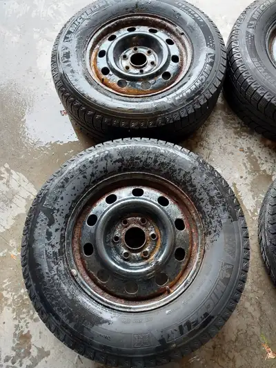 4 x Used 17 inch Michelin Latitude tires on 6 stud rims from a 2013 GMC Acadia / Chevy Traverse.