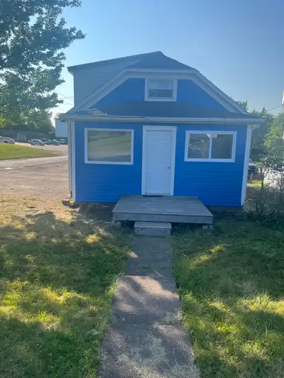 Please answer the following questions for a reply: How many people are living in the unit? Can you p...