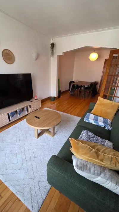 (English below) Superbe 4½ spacieux d’environ 1000 pi² avec pièce double, idéal pour un salon + sall...