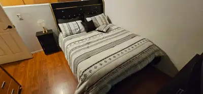 -Chambre à louer dans le secteur de Chicoutimi -Meublée, Chauffée et Éclairée -Lit Queen Orthopédiqu...