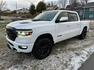 2020 Ram 1500 Crew Cab · Truck · Driven 159,885 kilometers In Great Condition 5.7 L V8, 4WD, 8-Speed...