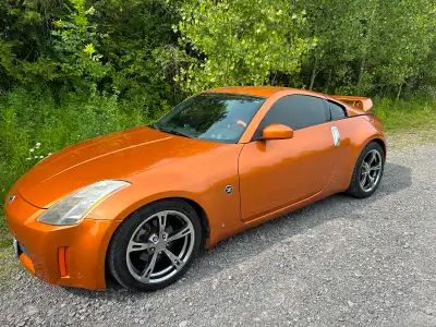En très bonne condition, 149,000 km, jamais conduite l’hiver , nouveaux pneus avant, nouvelle peintu...