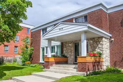 Spacious 3-Bedroom Garden Home for Rent | 949 North River Road, Ottawa Welcome to Riverain Gardens –...