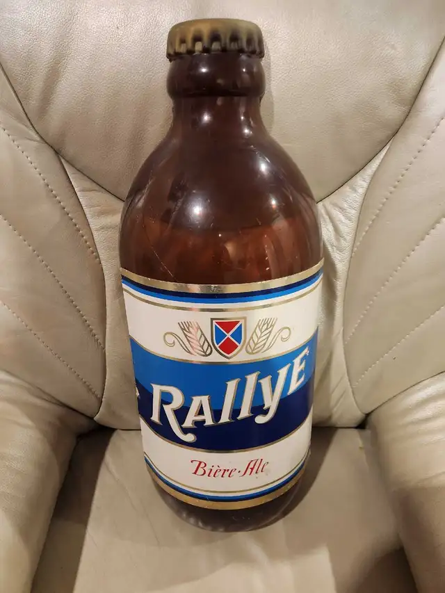 Bouteille plastique Rallye Bière-Ale in Arts & Collectibles in Drummondville - Image 2