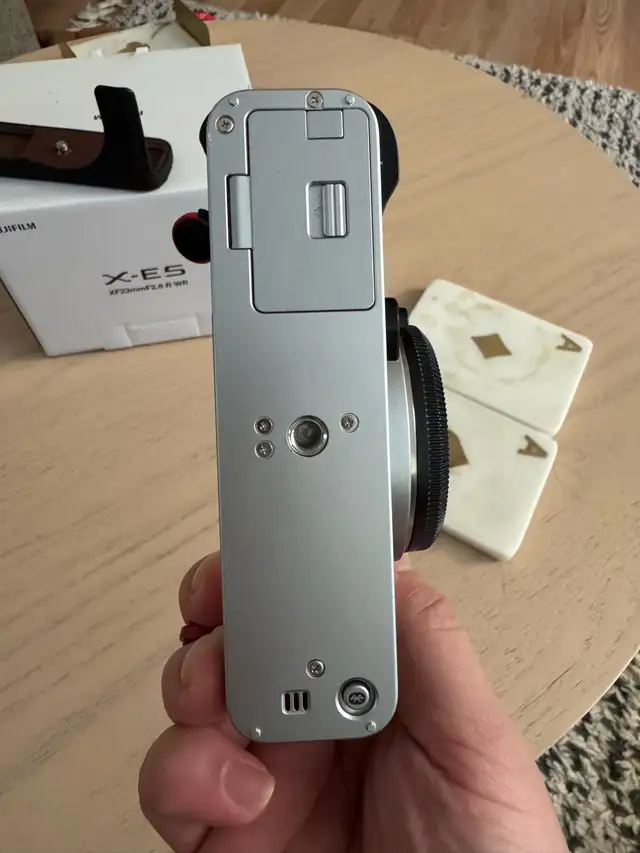 Fujifilm XE-5 (Silver)  in Cameras & Camcorders in Calgary - Image 4