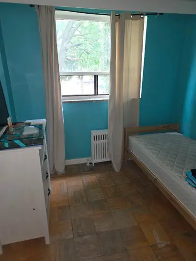 private  room in 2 bdrm apt