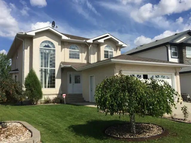 6 BEDROOMS 4 FULL BATHROOMS HOUSE IN LEWIS ESTATE FOR SALE