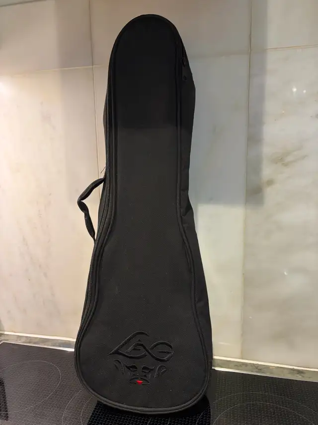 Kala KA-CEM Exotic Mahogany Concert Ukulele with EQ in Guitars in City of Montréal - Image 10