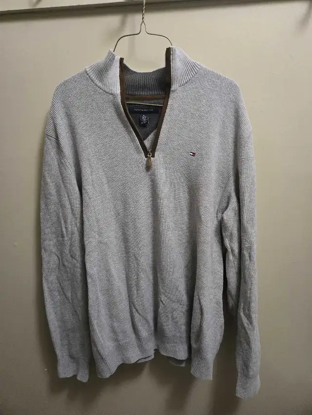 Tommy Hilfiger Sweater in Men's in Mississauga / Peel Region - Image 2