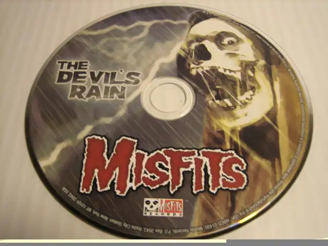 MISFITS - THE DEVIL'S RAIN  COMPACT DISC CD in Arts & Collectibles in London - Image 5